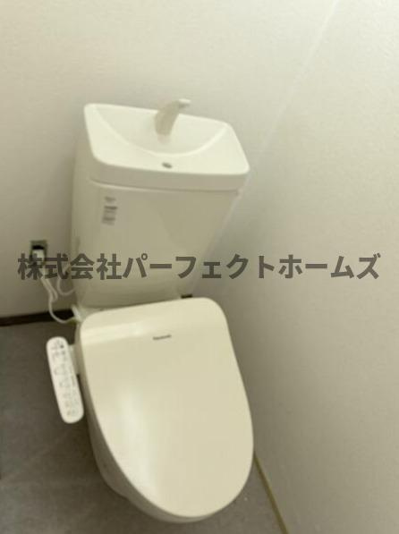 藤が尾4丁目テラスハウスのトイレ|コンパクトで使いやすいトイレです