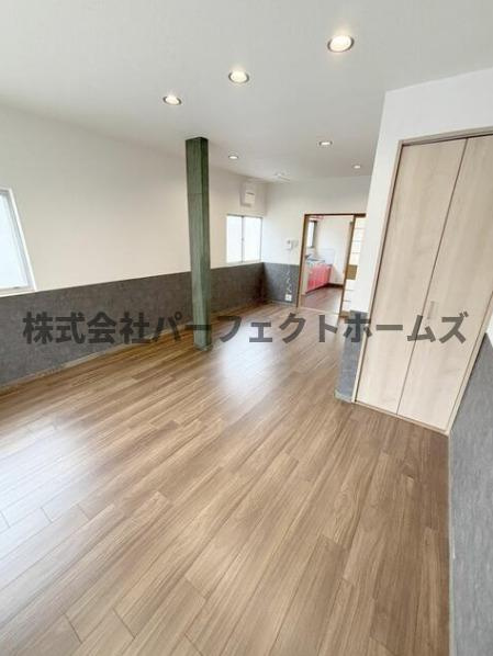 藤が尾4丁目テラスハウスの内装|明るい室内です
