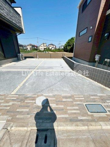 BLOOMING MAISON小平市大沼町10号棟 .の駐車場