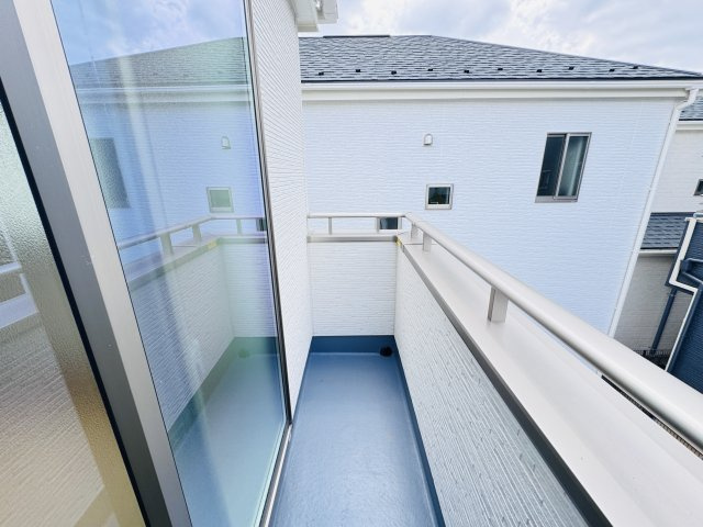 三郷市戸ケ崎５丁目新築戸建【吹上小学校：8分】のバルコニー|6帖洋室前バルコニー