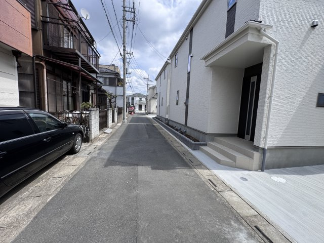 三郷市戸ケ崎５丁目新築戸建【吹上小学校：8分】の前面道路含む現地写真|北側前面道路