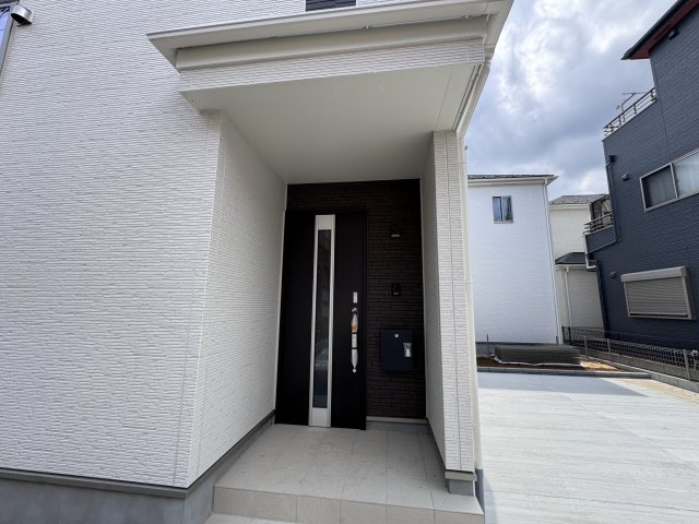 三郷市戸ケ崎５丁目新築戸建【吹上小学校：8分】のエントランス|エントランス・玄関ポーチ