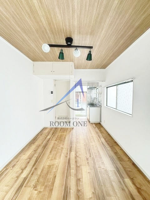 ロゼ６の居間・リビング|洋室のお部屋です。