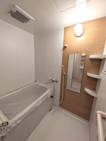 西宮市甲東園３丁目のマンションの浴室