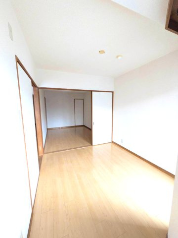 西宮市甲東園３丁目のマンションの居間・リビング