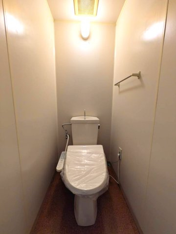 西宮市甲東園３丁目のマンションのトイレ