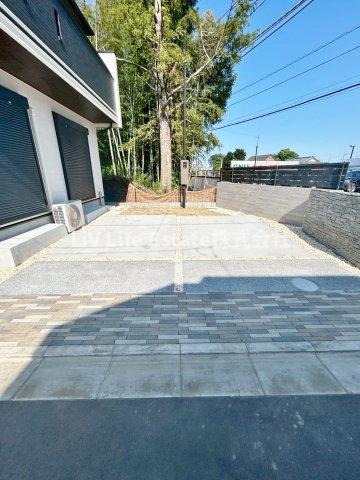 BLOOMING MAISON小平市大沼町12号棟 .の駐車場