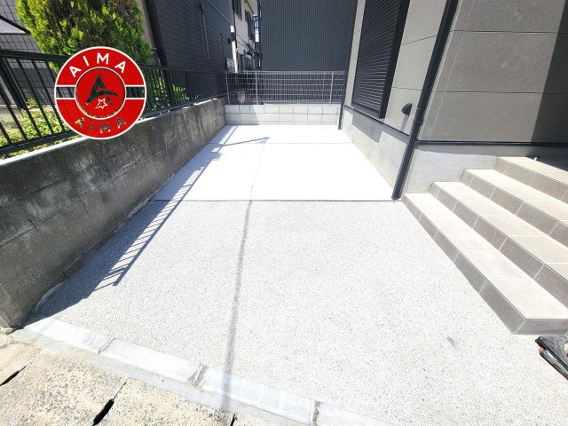 福岡市東区和白丘2丁目第1-2棟（2号棟）の外観|広々した駐車場になります。
