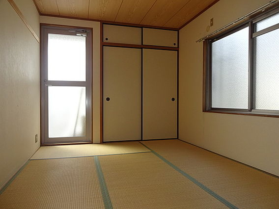 ハイツ井上の居間・リビング