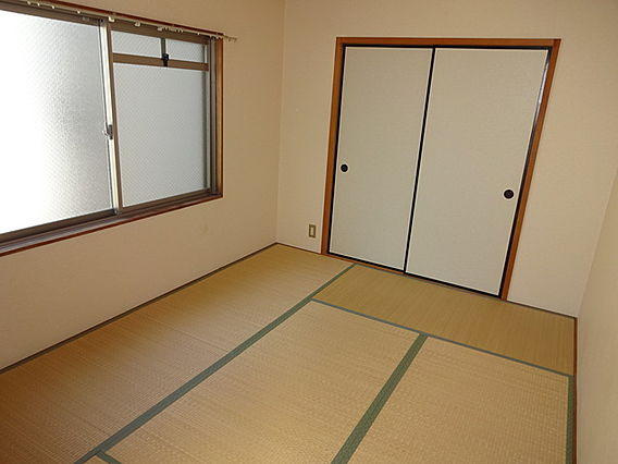 ハイツ井上の居間・リビング
