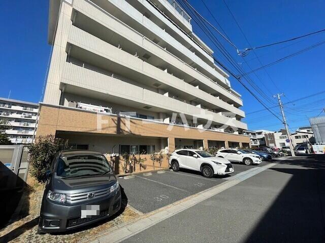 アウラ１０の駐車場