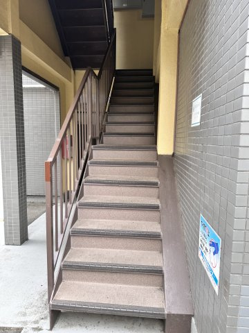 川崎市多摩区菅２丁目の賃貸マンションのエントランス