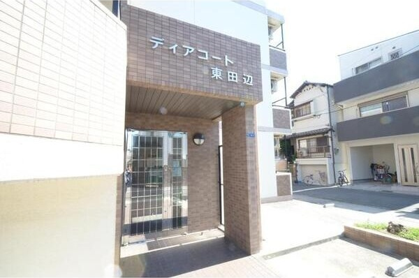 ディアコート東田辺のエントランス