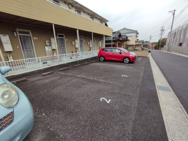 陣場ハイツの駐車場