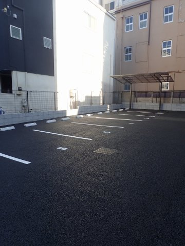 ボナール白山の駐車場