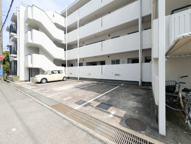 深江ロイヤルマンションの駐車場