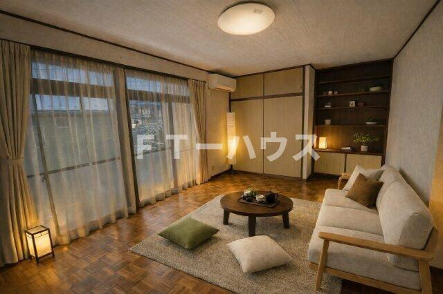 船橋市上山町３丁目戸建の居間・リビング