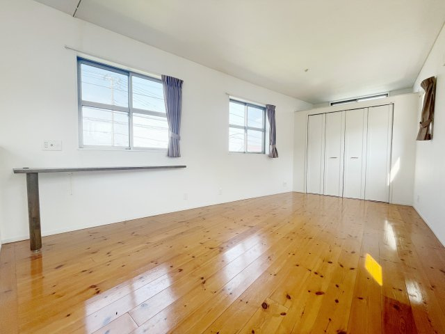 中古戸建・中古住宅　郡山市富田町坦ノ腰　富田小学校・富田中学校の内装|カウンター付きなので飾り棚としても椅子を置いてちょっとした書き物や読書スペースとしてもおすすめ！