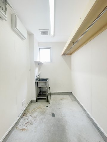 中古戸建・中古住宅　郡山市富田町坦ノ腰　富田小学校・富田中学校の収納|キャンプ用品などたっぷり収納できる土間収納！水栓付きなので泥汚れなどもその場ですぐ洗えます！