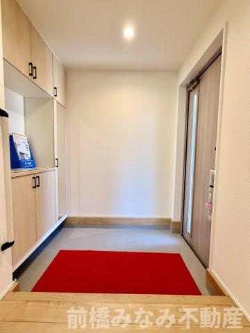 【新築】佐波郡玉村町五料24-1期　１号棟(全２棟)　リナージュ　新築建売分譲の玄関|落ち着いた玄関です