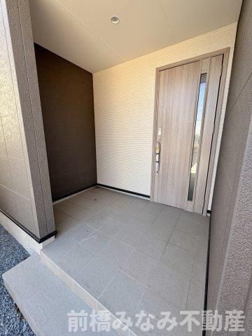 【新築】佐波郡玉村町五料24-1期　１号棟(全２棟)　リナージュ　新築建売分譲の玄関|落ち着いた玄関です