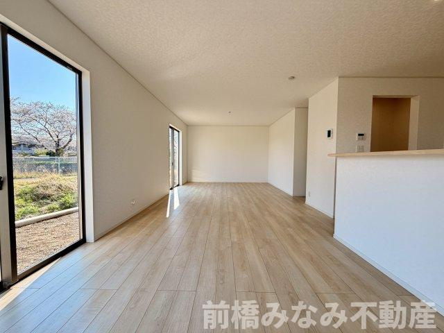 【新築平屋】前橋市北代田町第10-1期　１号棟(全３棟)　クレイドルガーデン　新築建売分譲の居間・リビング|リビングです