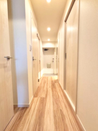 GSハイム第二金町の内装|ホテルライクな美しい廊下が、住まい全体に上質な雰囲気を演出します。
