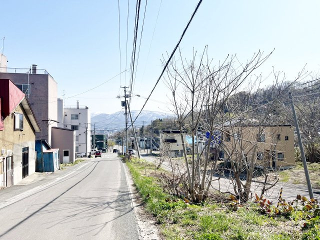 小樽市赤岩2丁目　戸建の前面道路含む現地写真|南側が開けていて眺望良好♪