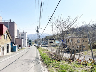 【前面道路含む現地写真】 | 小樽市赤岩2丁目　戸建 | 南側が開けていて眺望良好♪
