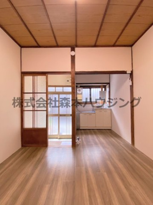 【居間・リビング】 | 　大東市北条2丁目テラスハウス | 明るい居間です