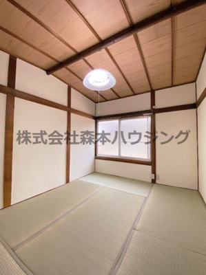 【和室】 | 　大東市北条2丁目テラスハウス | 畳の上でゆっくりとくつろげる和室です