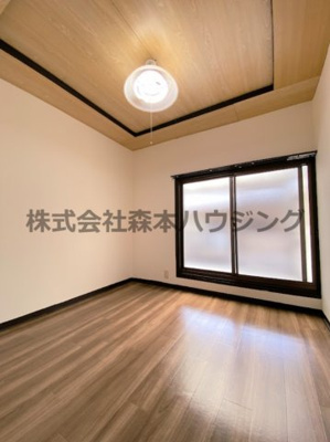 【洋室】 | 　大東市北条2丁目テラスハウス | 明るい洋室です
2階