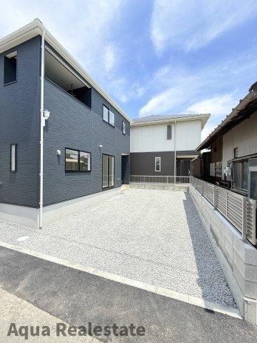 高松市三条町の新築一戸建の駐車場|駐車場に車を止められます