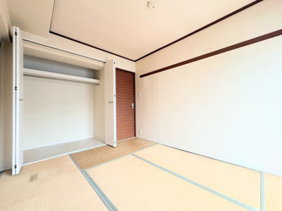 【和室】 | エクレール宮前平 | ◆子どものスタディ空間として、あるいは書斎やホビールームとして生活スタイルに合わせて使えるプライベートルーム。居心地のいい落ち着いたインテリアが似合います。