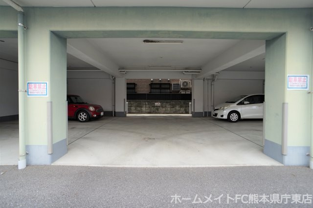 熊本市南区田迎５丁目の賃貸マンションの駐車場
