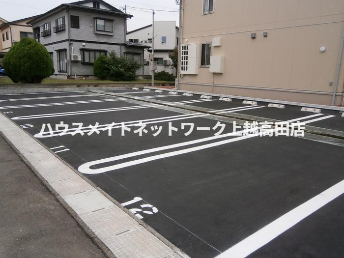 コントレイルの駐車場|消雪付駐車場（縦列）