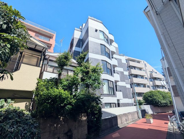 ビューパレー新宿新都心の外観