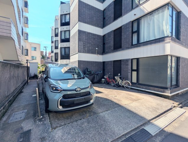 ビューパレー新宿新都心の駐車場