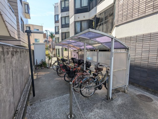 ビューパレー新宿新都心の駐輪場