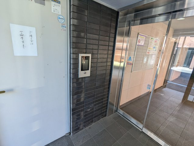 ビューパレー新宿新都心のエントランス