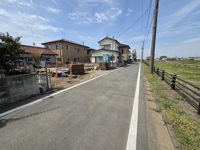 新築　太田市大原町第10　クレイドルガーデン　１号棟の前面道路含む現地写真|現地写真　北側接道幅員約4.5ｍ