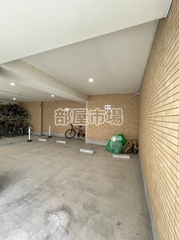 ラヴィエント浅草言問の駐車場