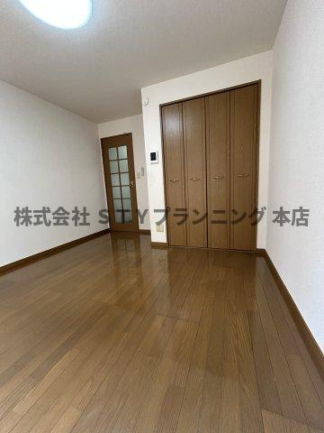 仲介手数料０円！アンプルールフェールVertの居間・リビング