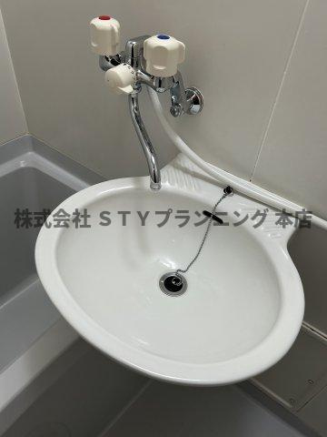 仲介手数料０円！アンプルールフェールVertの洗面所