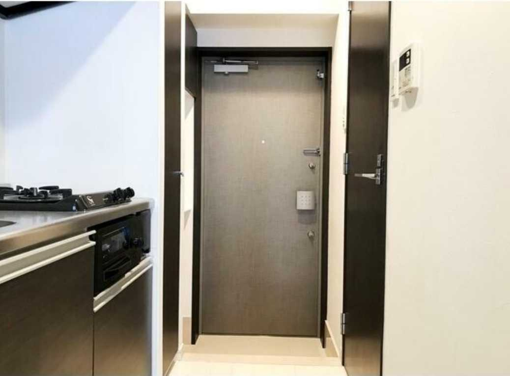 フィオリトゥーラ三軒茶屋ステーションフロント　駅近　ダブルロック　駐輪場の玄関