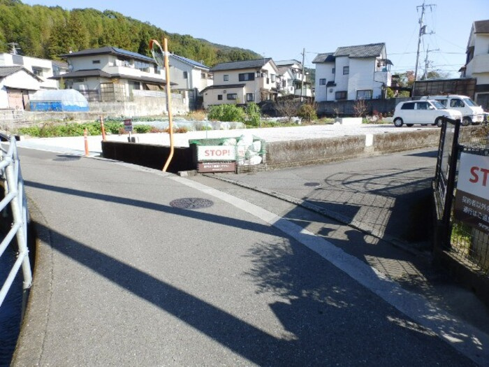 セジュールＭＩＫＩの駐車場|前面道路＆入口