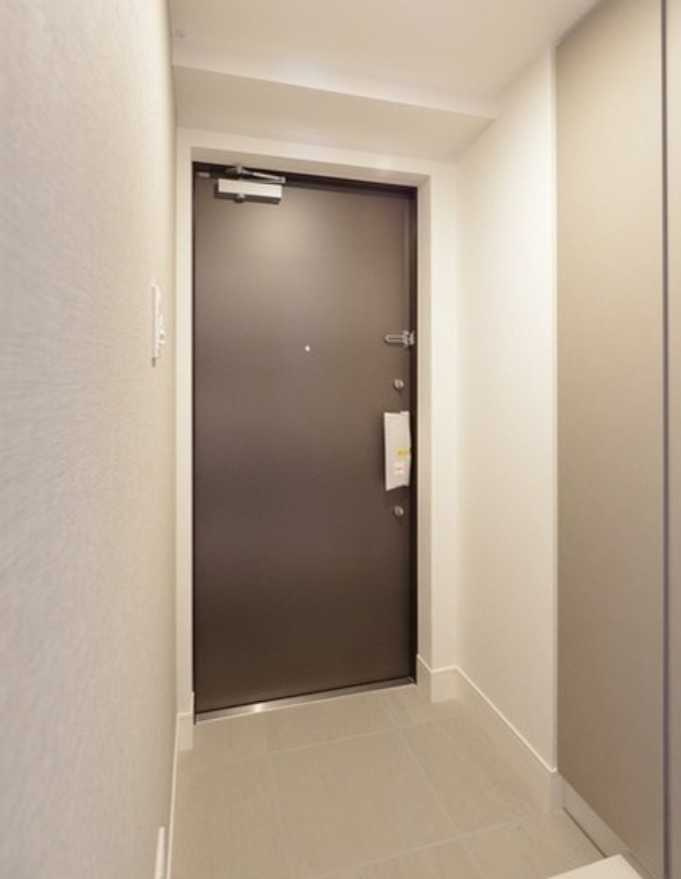 シェノン三軒茶屋　築浅　オートロック　ウォークインクローゼットの玄関