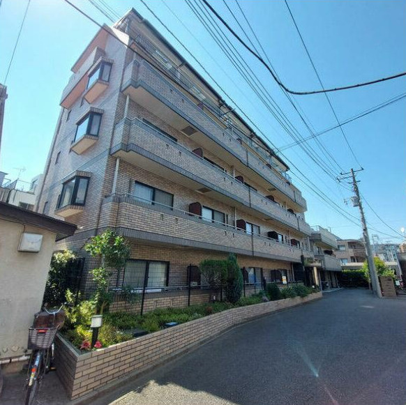 ROKA STATION PLAZAの外観