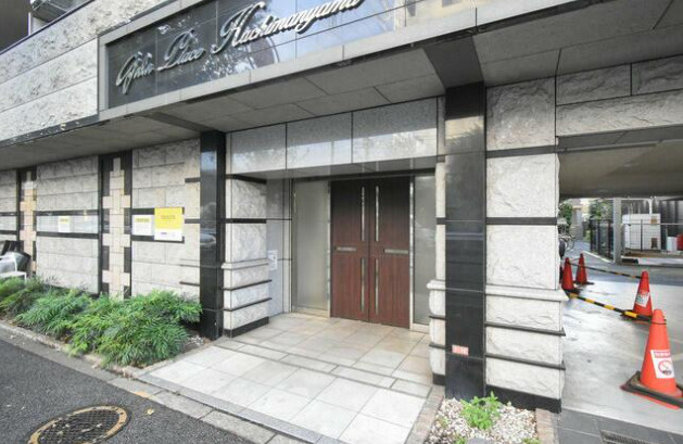 ガーラプレイス八幡山壱番館のエントランス