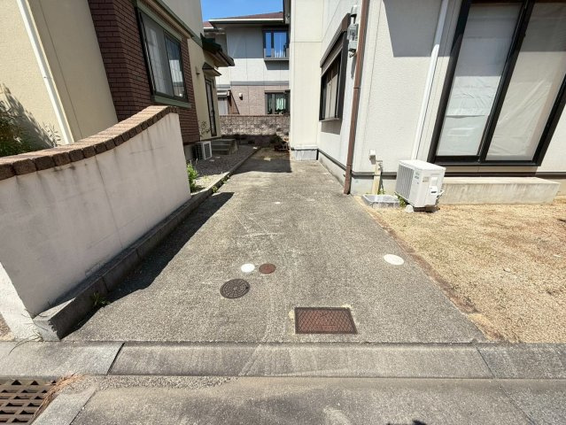 神戸市西区持子１丁目戸建の駐車場